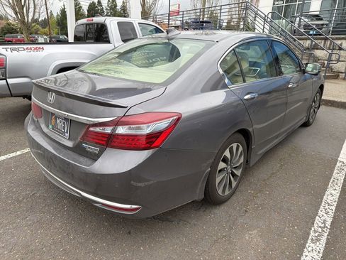 Used 2017 Honda Accord Touring image 4
