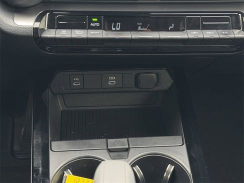 Used 2023 Toyota Prius Limited image 19