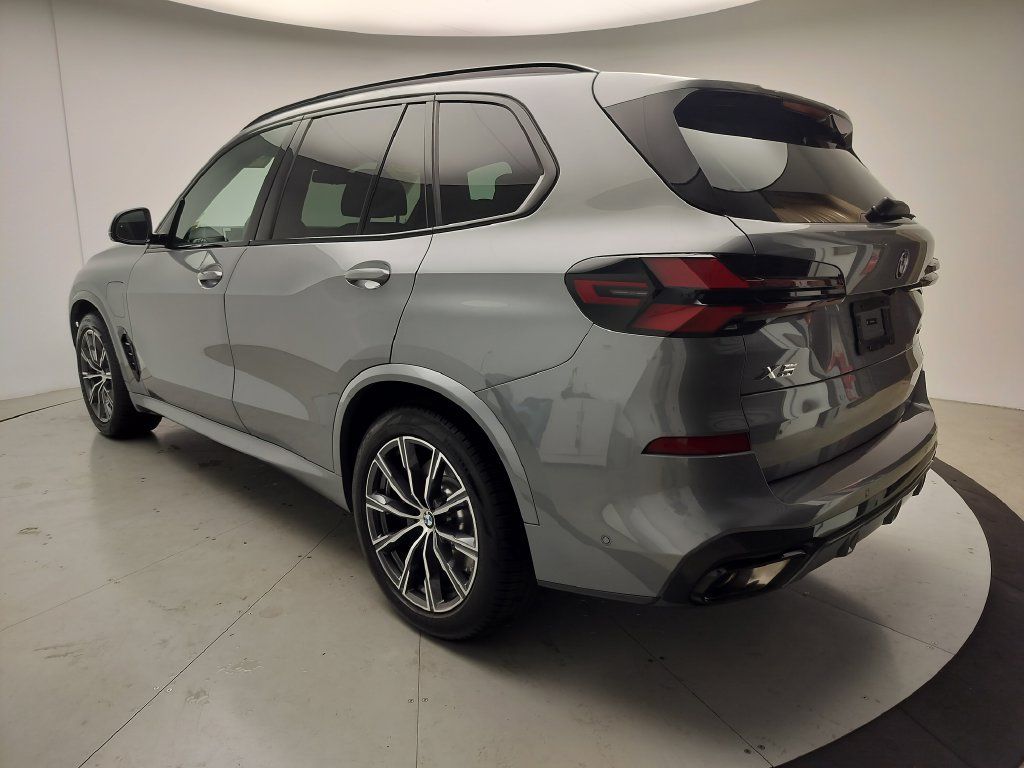 Certified 2026 BMW X5 xDrive50e w/ M Sport Package AWD/4WD image 4