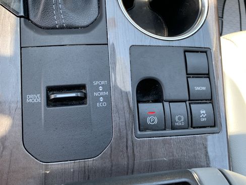 Used 2023 Toyota Highlander Limited FWD image 24