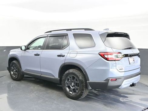 Certified 2025 Honda Pilot TrailSport image 3