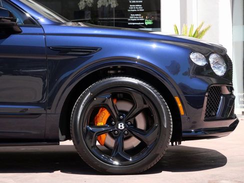 Used 2025 Bentley Bentayga AWD/4WD image 6