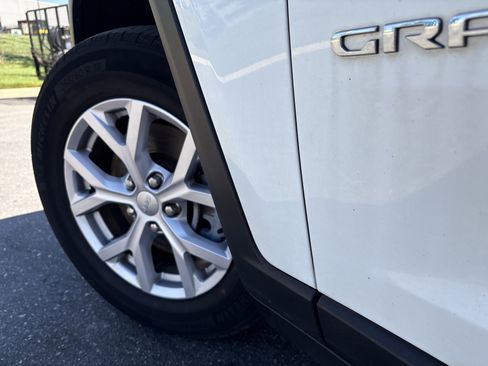 Used 2022 Jeep Grand Cherokee L Limited image 12