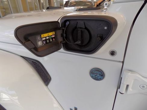 Certified 2025 Jeep Wrangler Unlimited Sahara AWD/4WD image 36