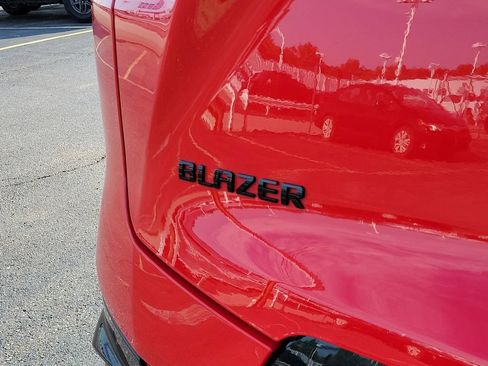 Used 2019 Chevrolet Blazer RS w/ Sun and Wheels Package FWD image 8
