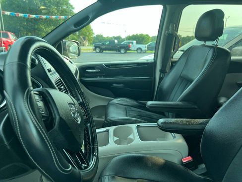 Used 2017 Dodge Grand Caravan SXT FWD image 10
