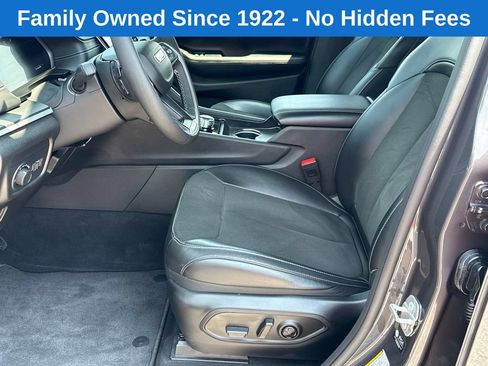 Used 2025 Jeep Grand Cherokee L Laredo AWD/4WD image 9