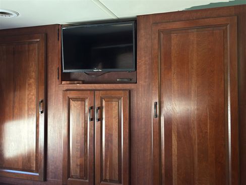 Used 2014 Ford E-450 and Econoline 450 Super Duty w/ Motorhome Prep Package image 17