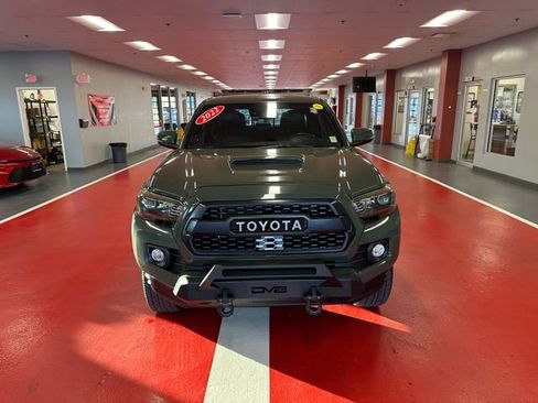 Certified 2022 Toyota Tacoma TRD Sport w/ TRD Premium Sport Package AWD/4WD image 8