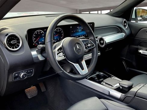 Used 2021 Mercedes-Benz GLB 250 4MATIC image 16