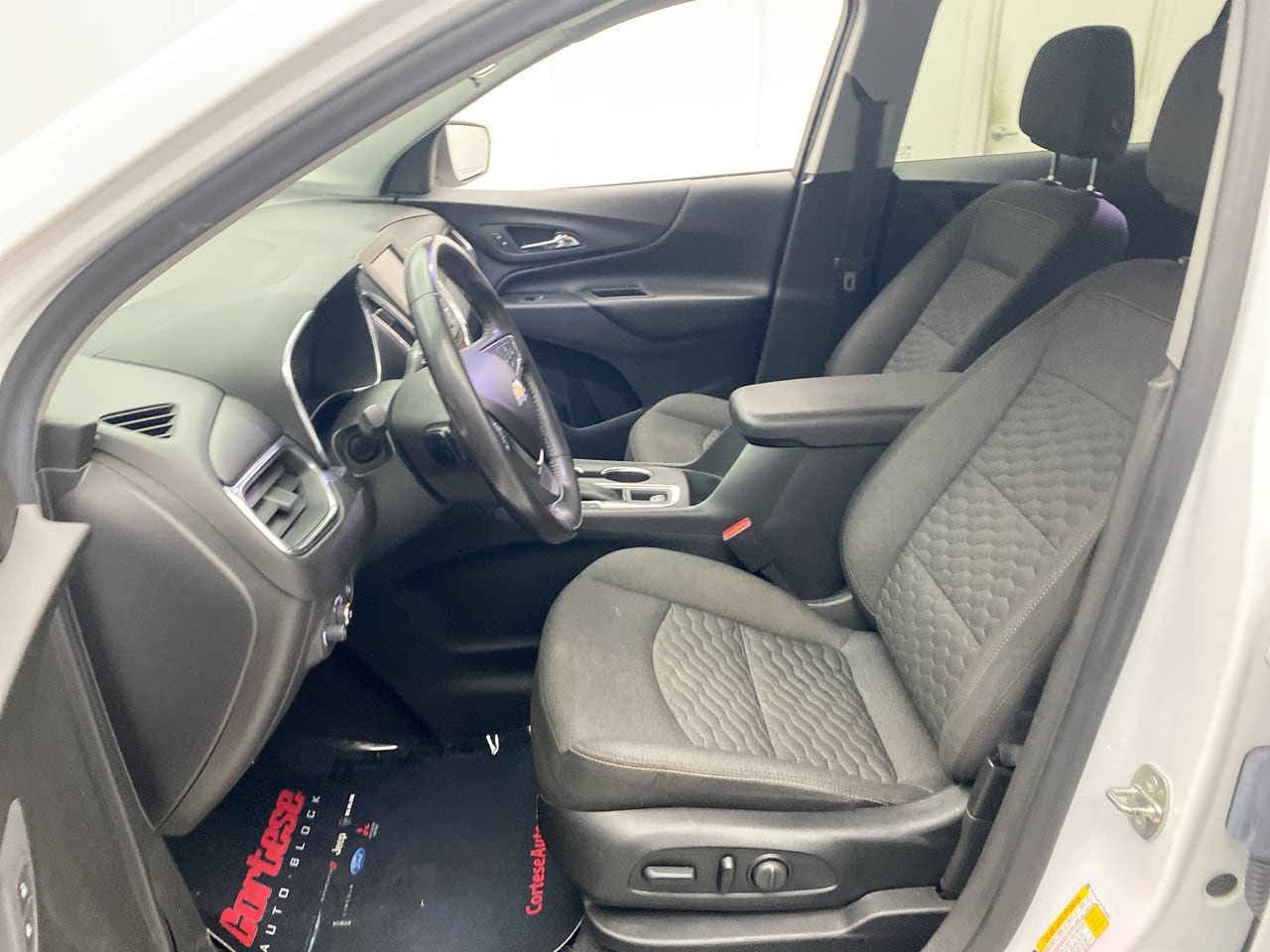 Used 2020 Chevrolet Equinox LT w/ Driver Convenience Package FWD image 14