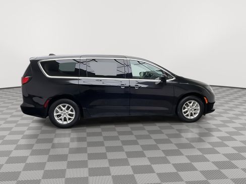 Used 2023 Chrysler Voyager LX image 37