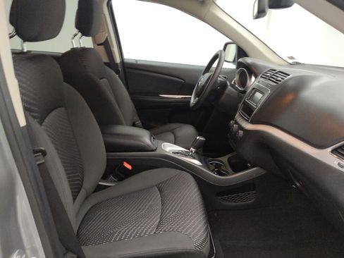 Used 2018 Dodge Journey SE image 21