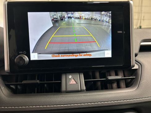 Used 2024 Toyota RAV4 LE AWD/4WD image 5