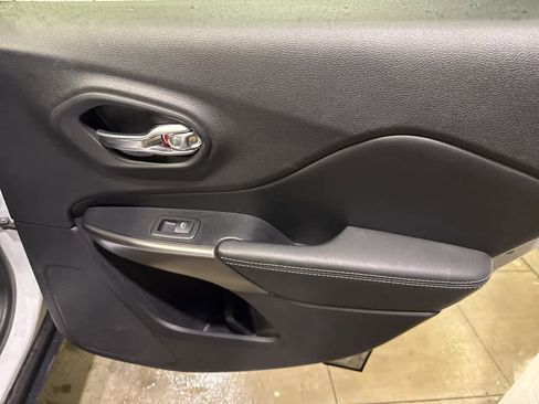 Used 2020 Jeep Cherokee Limited image 20