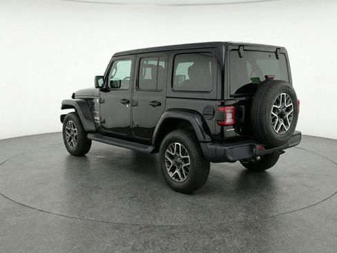 Used 2025 Jeep Wrangler Sahara image 6