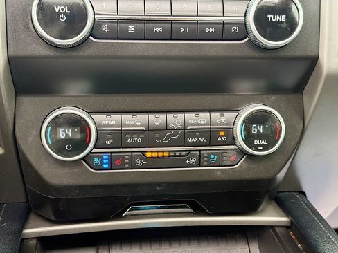 Used 2021 Ford Expedition Max XLT AWD/4WD image 16