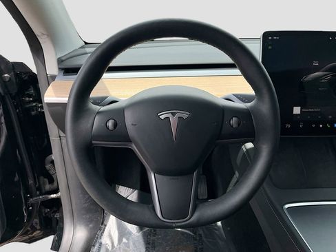 Used 2024 Tesla Model Y Long Range AWD/4WD image 10