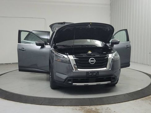 Used 2025 Nissan Pathfinder SL AWD/4WD image 11