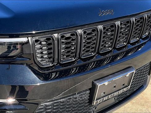 Used 2024 Jeep Grand Cherokee Limited w/ Black Appearance Package image 36