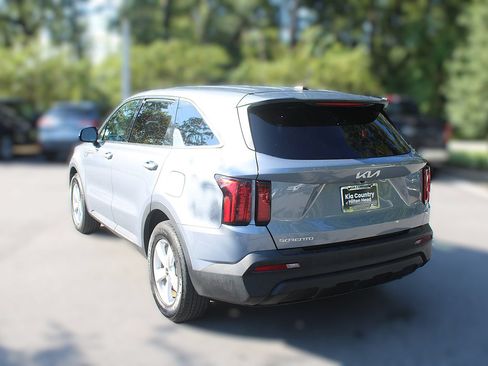 Certified 2023 Kia Sorento LX FWD image 7