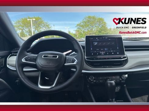 Used 2025 Jeep Compass Limited AWD/4WD image 37