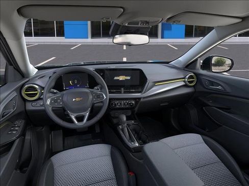 New 2025 Chevrolet Trax LT w/ Driver Confidence Package image 15
