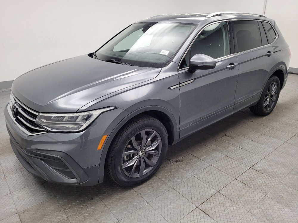 Used 2024 Volkswagen Tiguan SE FWD image 2