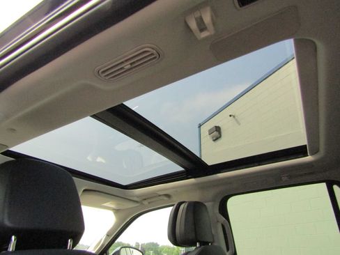 Used 2025 Lincoln Navigator Reserve AWD/4WD image 5