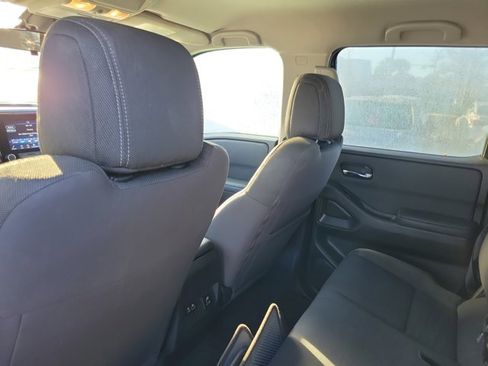 Used 2023 Nissan Frontier SV w/ SV Convenience Package image 11