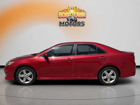 Used 2012 Toyota Camry SE FWD image 3