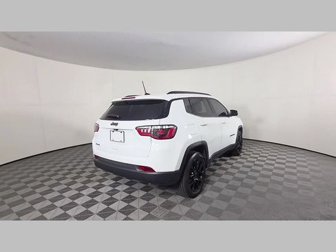 Used 2025 Jeep Compass Latitude w/ Altitude Special Edition AWD/4WD image 38
