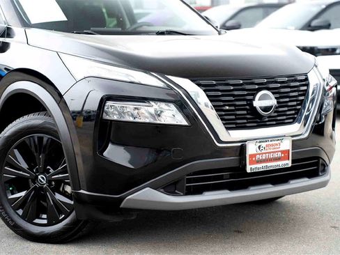 Used 2023 Nissan Rogue SV image 3