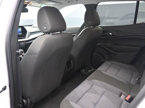 Used 2025 Chevrolet Trax LS image 19