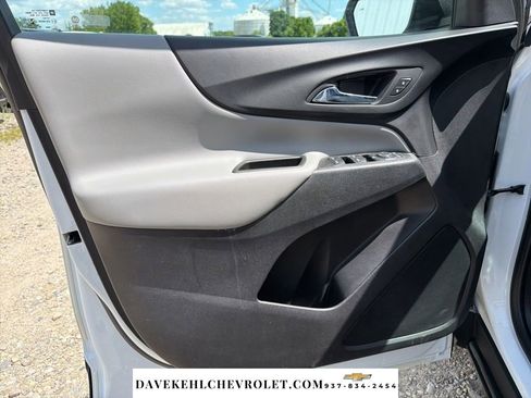 Used 2022 Chevrolet Equinox LS w/ LS Convenience Package FWD image 9