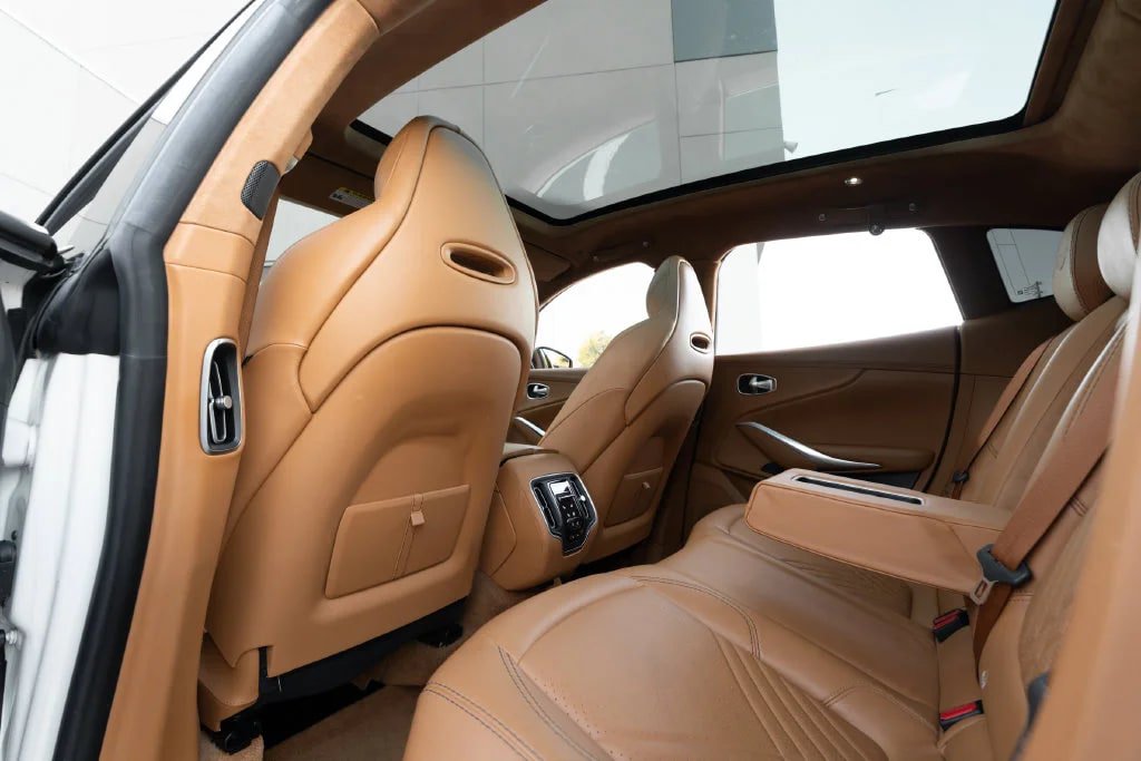 Used 2022 Aston Martin DBX AWD/4WD image 54