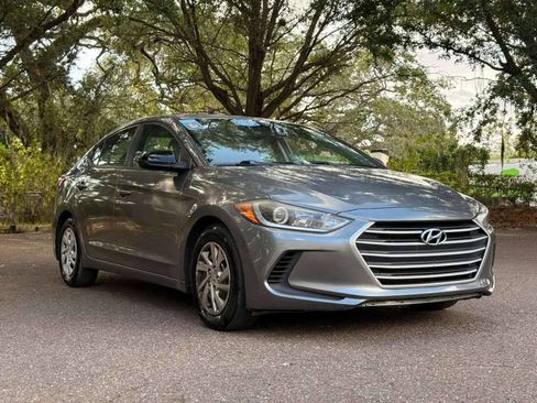Used 2018 Hyundai Elantra SE FWD image 3