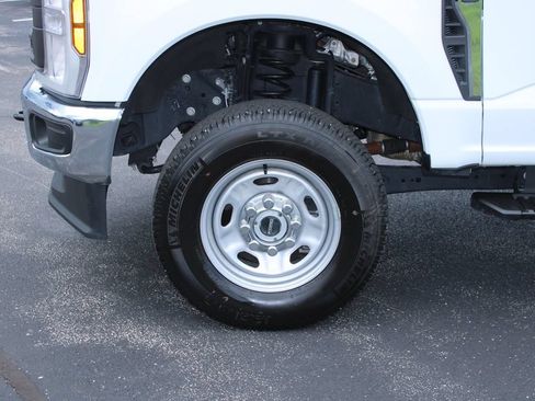 Used 2025 Ford F250 XL w/ XL Driver Assist Package AWD/4WD image 5