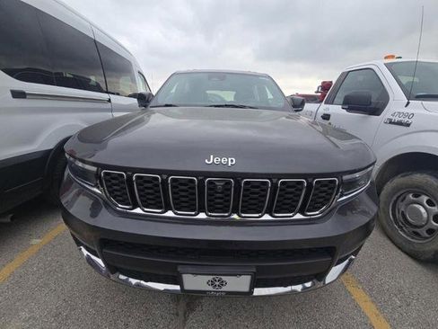 Used 2024 Jeep Grand Cherokee L Limited w/ Luxury Tech Group II AWD/4WD image 2