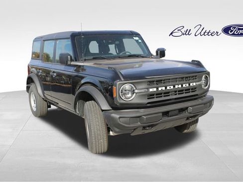 New 2025 Ford Bronco 4-Door image 2
