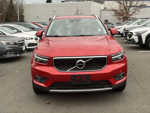 Used 2022 Volvo XC40 T5 Momentum image 4