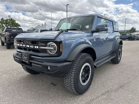 New 2025 Ford Bronco Outer Banks w/ Sasquatch Package AWD/4WD image 3