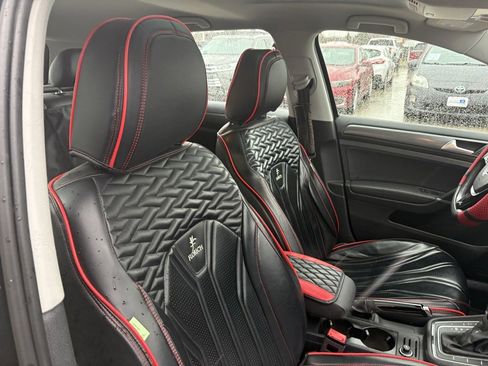 Used 2019 Volkswagen Golf SE w/ Driver Assistance Package image 24