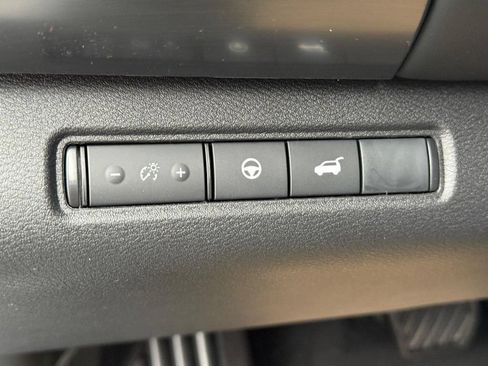 Used 2026 Nissan Pathfinder SL AWD/4WD image 17