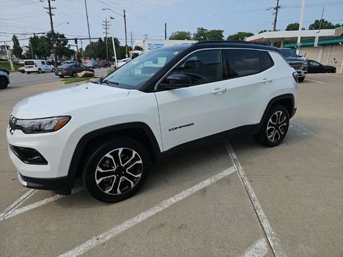 Certified 2023 Jeep Compass Limited AWD/4WD image 9