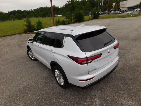 Used 2024 Mitsubishi Outlander ES AWD/4WD image 7