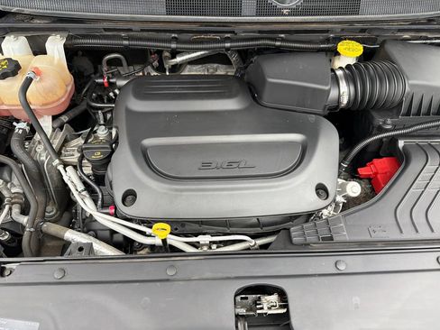 Used 2022 Chrysler Pacifica Touring-L image 20