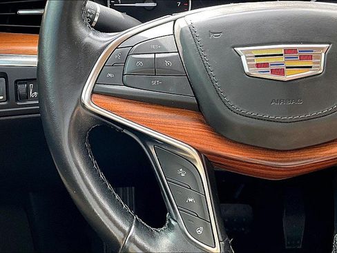 Used 2019 Cadillac XT5 Platinum AWD/4WD image 17