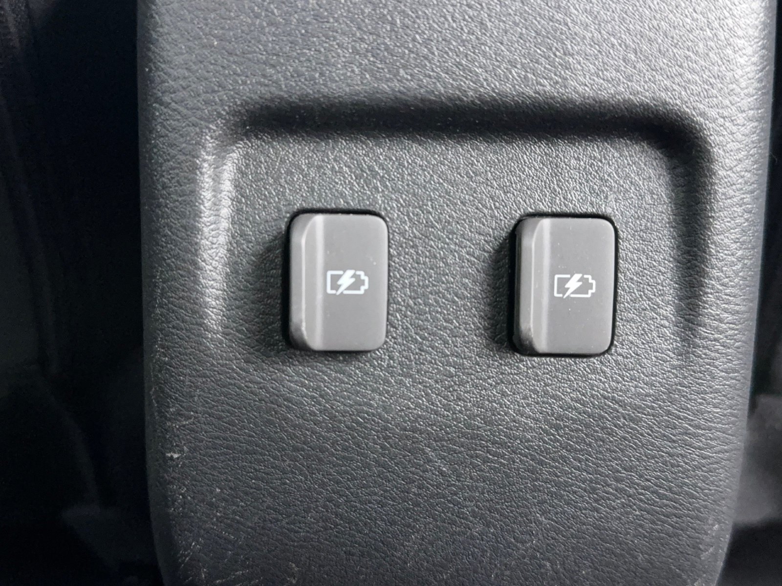Used 2021 Nissan Kicks SV FWD image 38