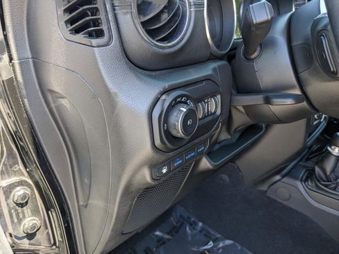 Used 2022 Jeep Wrangler Unlimited Sahara image 20